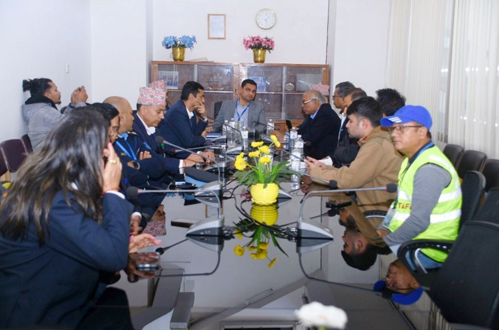 एमपक्स नियन्त्रणका लागि स्वास्थ्य मन्त्री पौडेलद्वारा त्रिभुवन विमानस्थलमा आकस्मिक बैठक